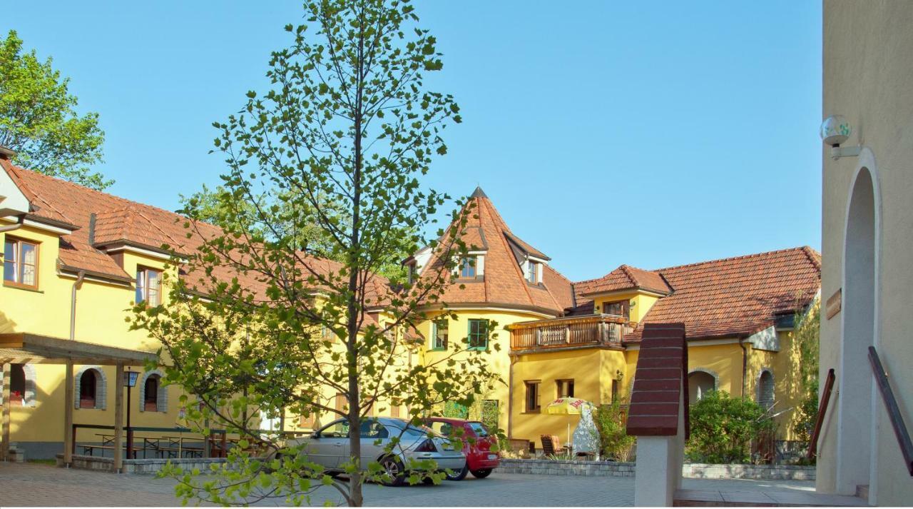 Hotel Pension Himmelreich Ternitz Exterior foto