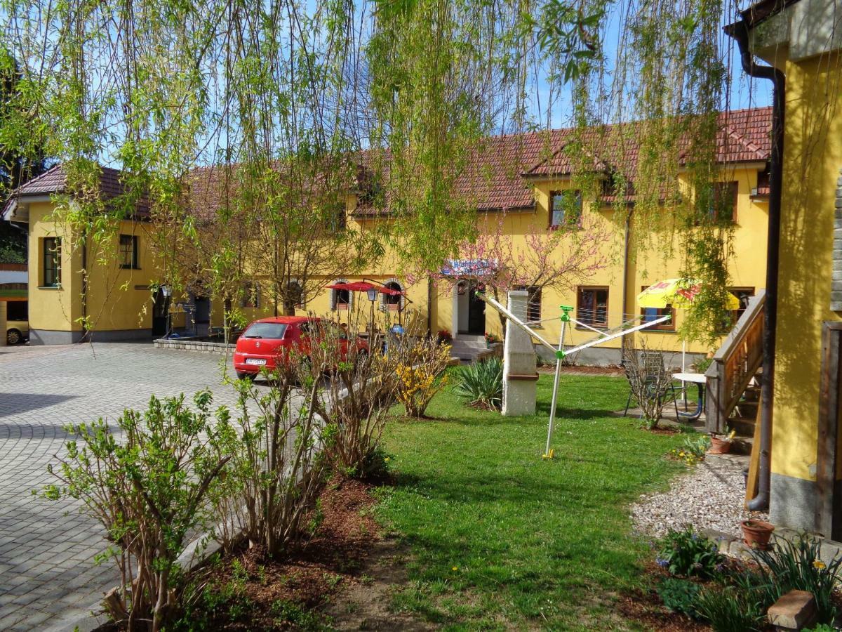 Hotel Pension Himmelreich Ternitz Exterior foto